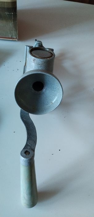 Мелничка мелачка за кафе,чер пипер ръчна БГ от 1982г