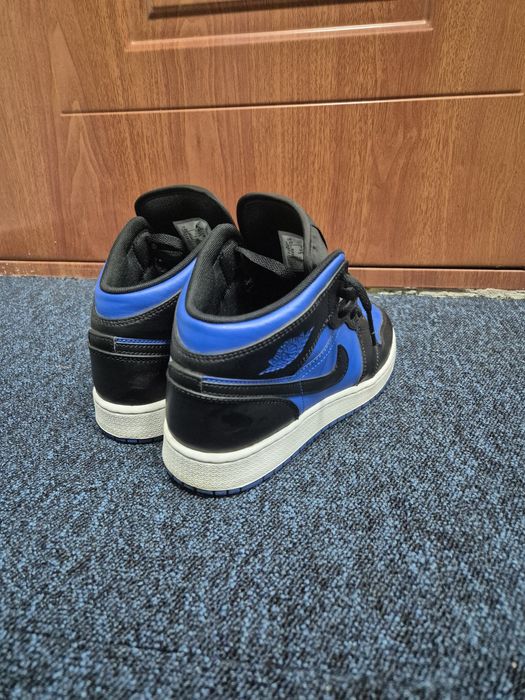 Vând Jordan 1 Mid