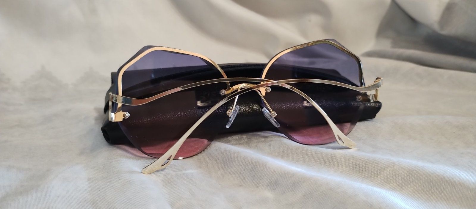 Дамски слънчеви очила с модерна и интересна форма