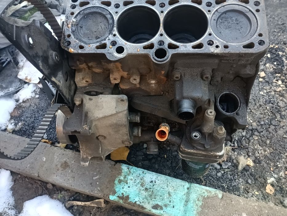 Продам дигатель по запчестяам