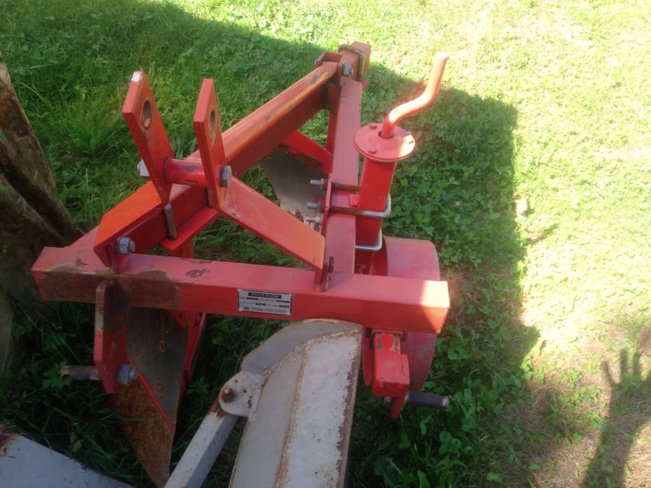 Tractor Mitsubishi  23cp + freză + plug