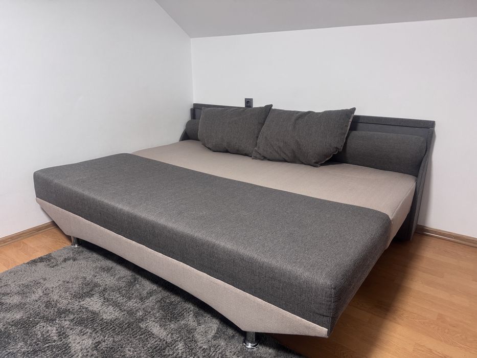 Canapea Extensibila sau pat într-o stare foarte bună