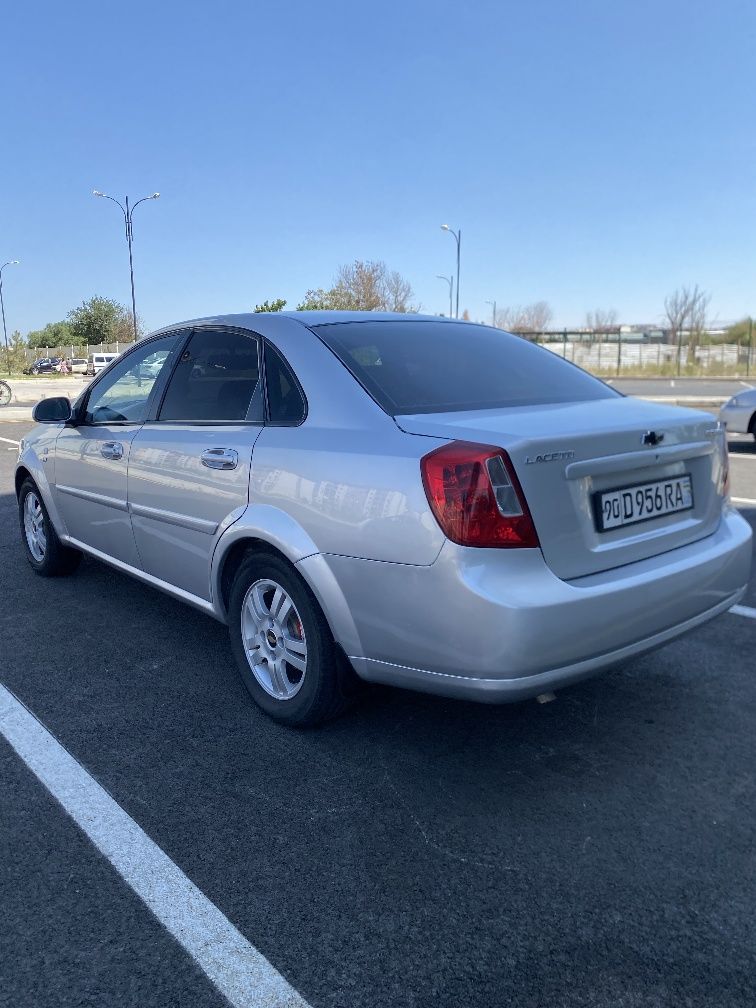 Lacetti chevrolet 1,8 мотор 2-позиция  сотилади