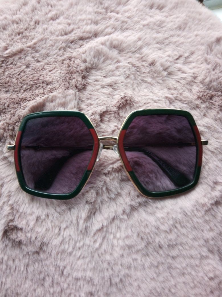 Нови слънчеви очила в зелено и червено