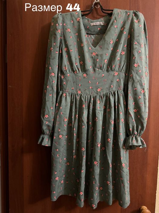 Продам вещи (платья, жилет, блузки, корсет)