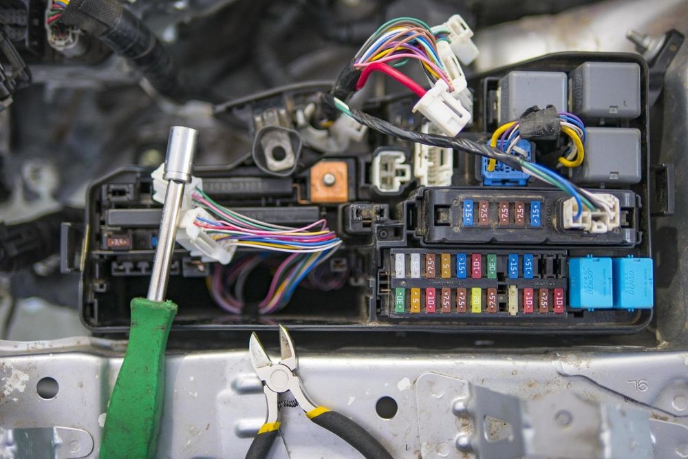 Electrician Auto | Retrofit | Reparatii faruri/trapă | LED&Ambientale
