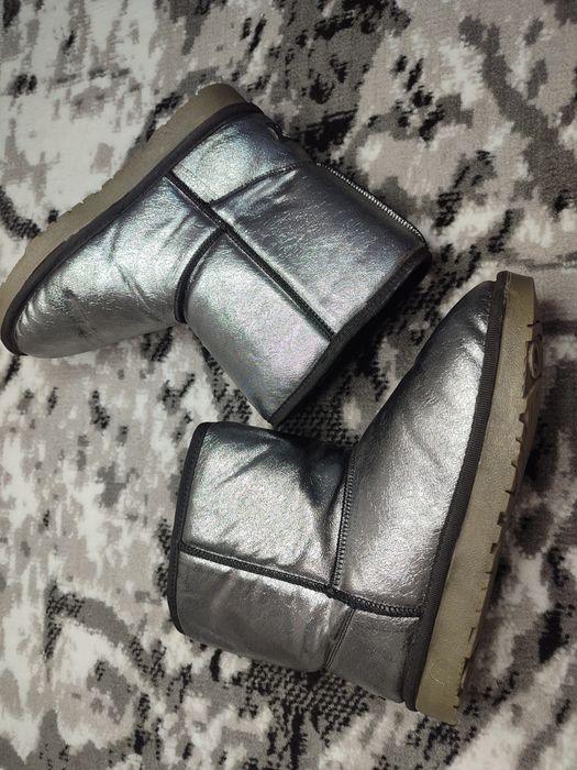 Продаються угги  женские