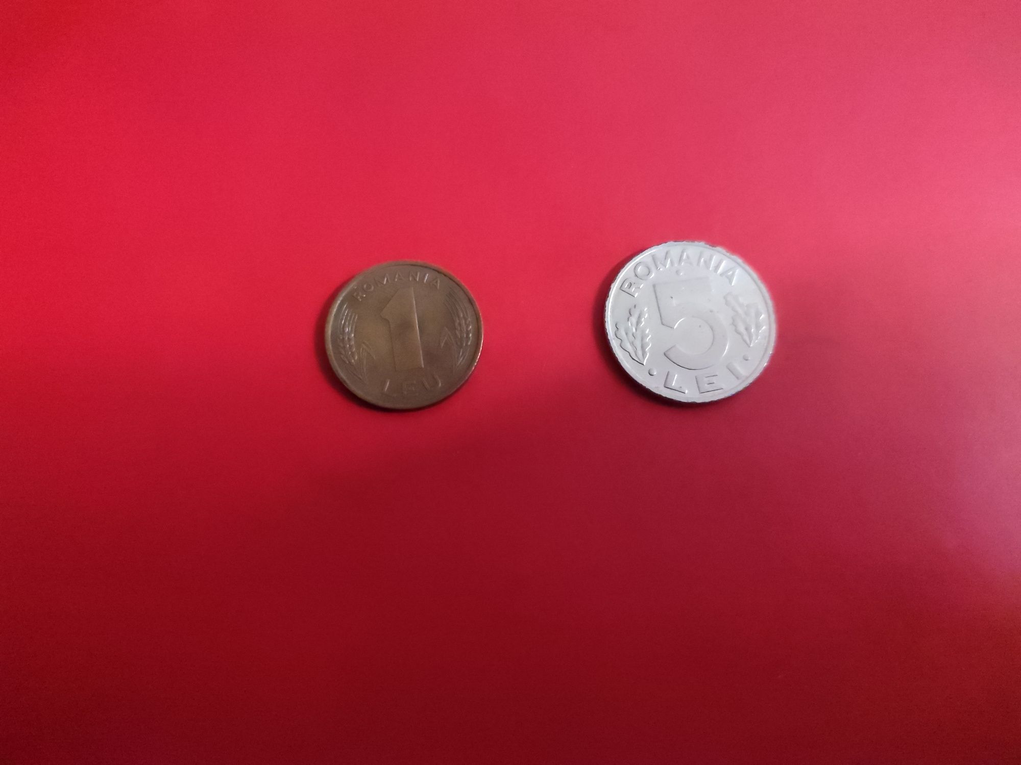 Vand doua monezi de 1 leu si de 5ei vechi