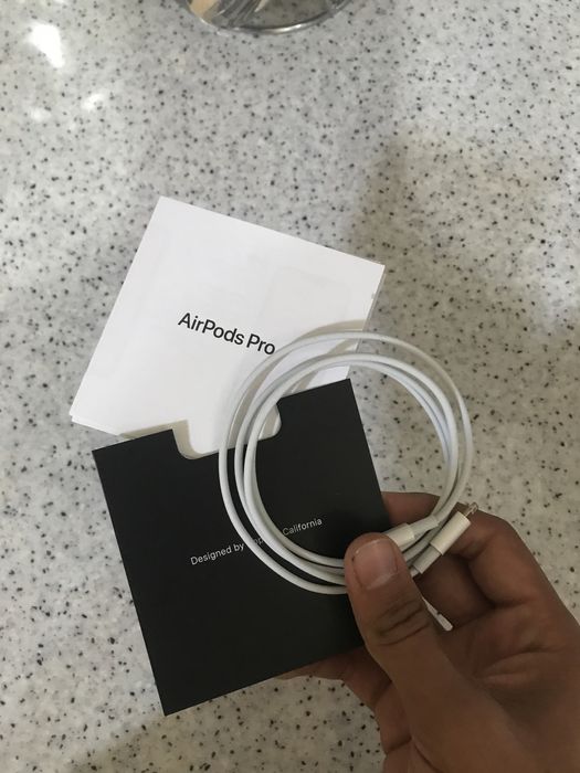 AirPods pro xolati yaxshi zaryadka 2 kun yetadi karobka dokument bor