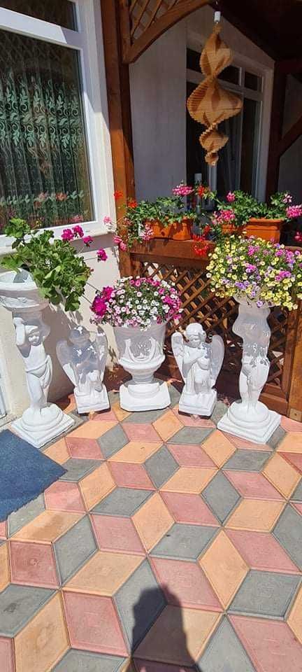 Ghiveci statueta
