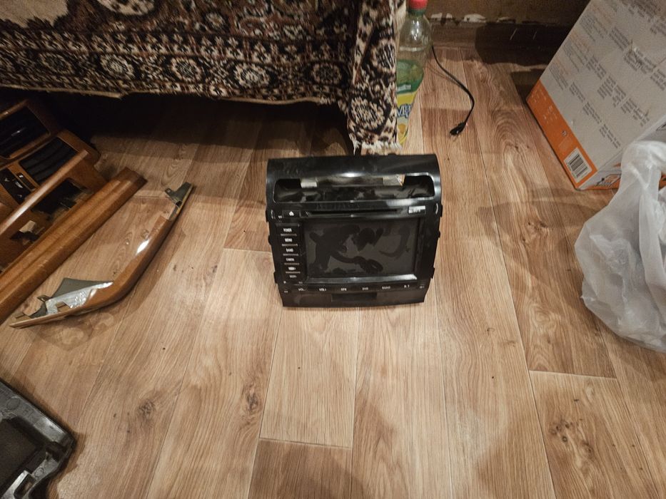 Мультимедиа экран на land cruiser 120