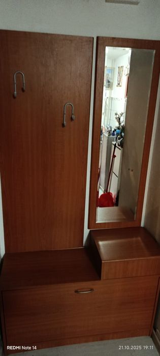 Pantofar din lemn, cu oglindă, dulăpior de depozitare și cuier