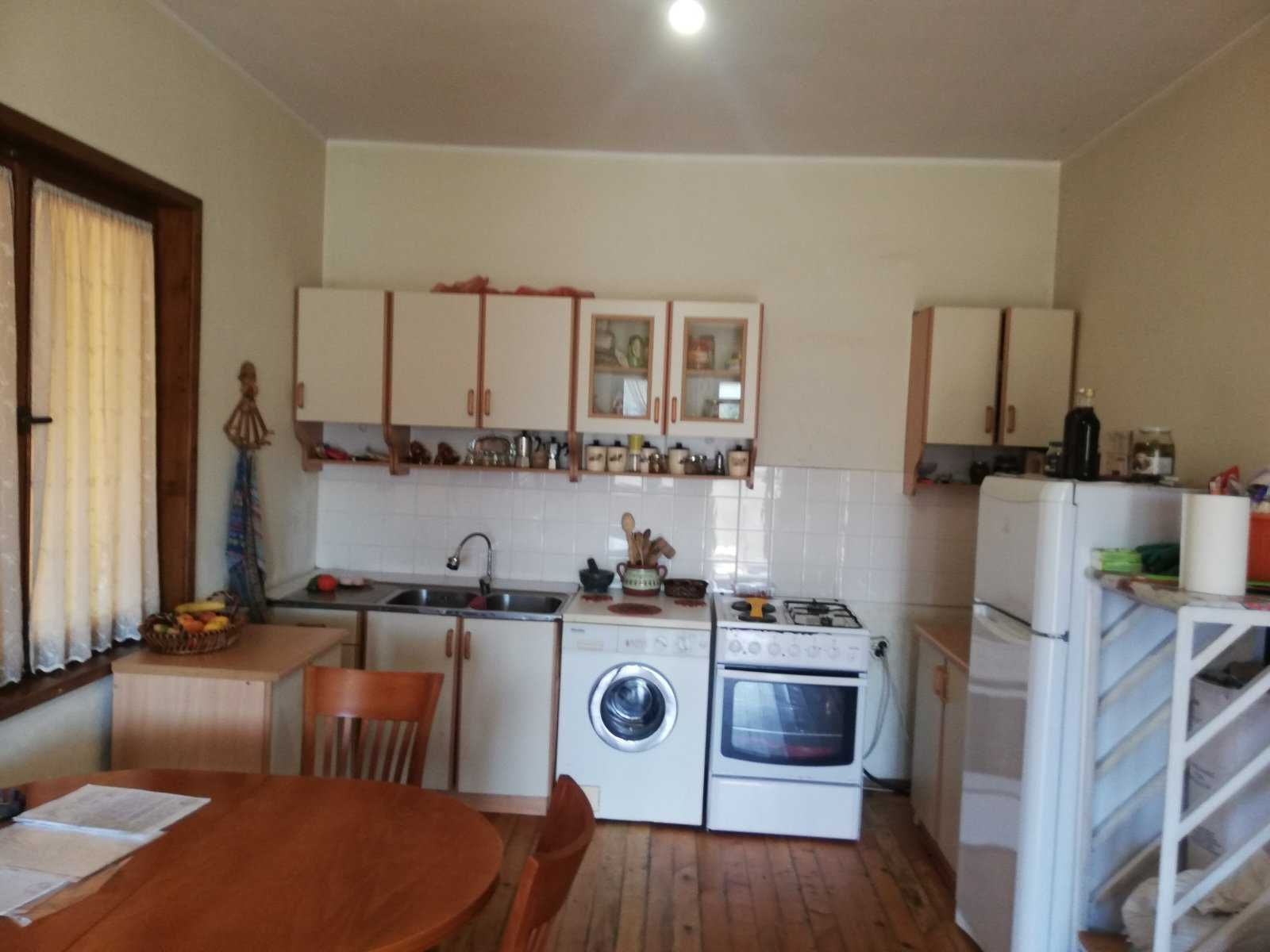 Продава се уникален имот с огромен потенциал – 40 дка земя и сгради
