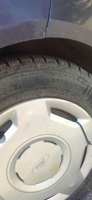 Vand 4 anvelope iarna FORD dot 2020+jante tabla +capace originale Ford