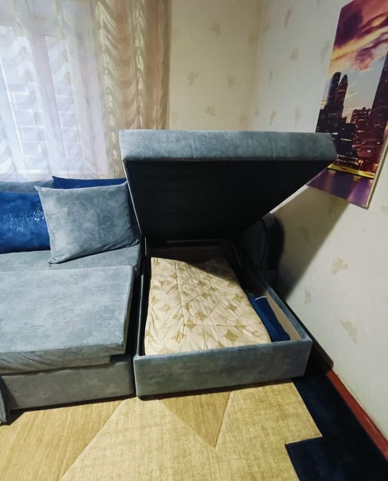 Продам диван с подушками