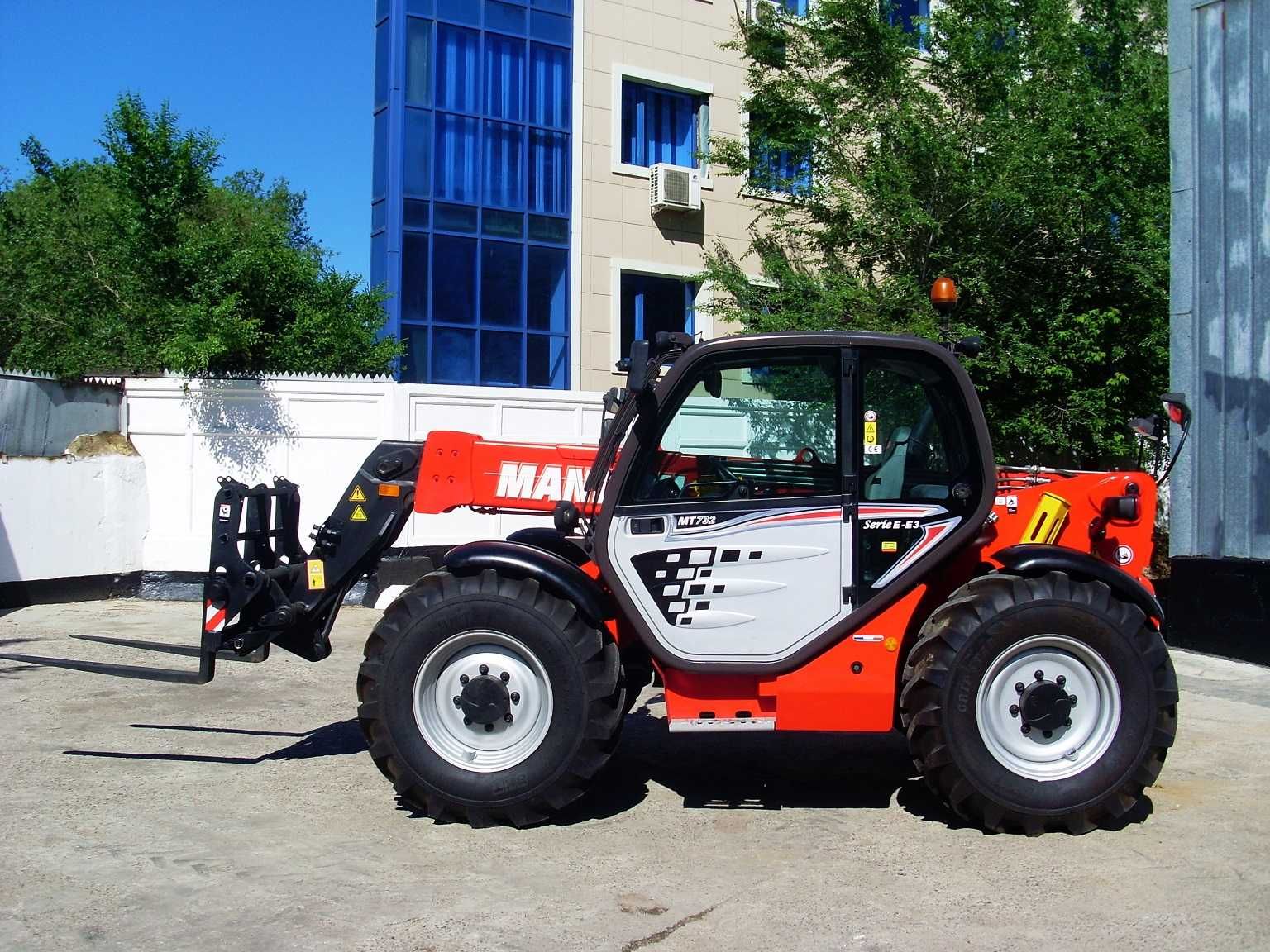 Погрузчик телескопический Manitou MT 732