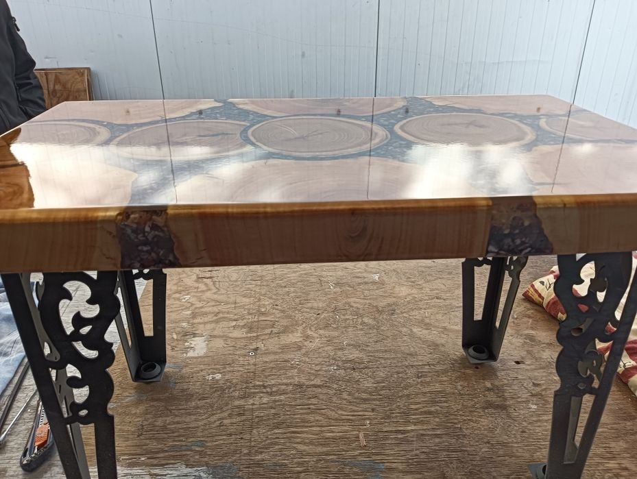 Masă din lemn masiv