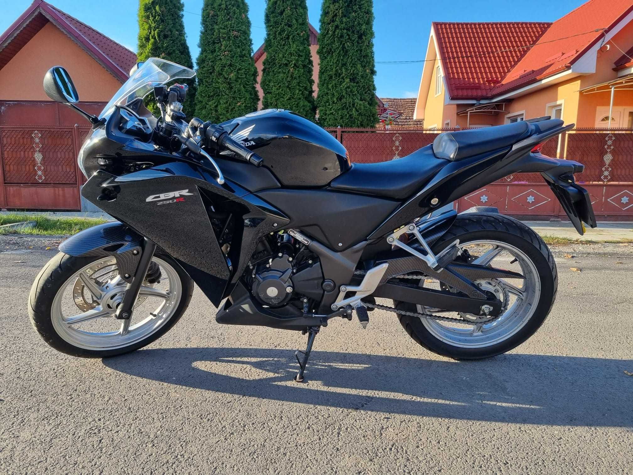 Motocicleta Honda CBR 250 R