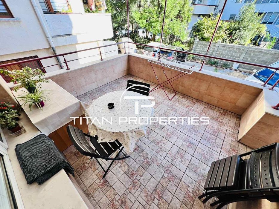 Тристаен апартамент в ж.к Възраждане.