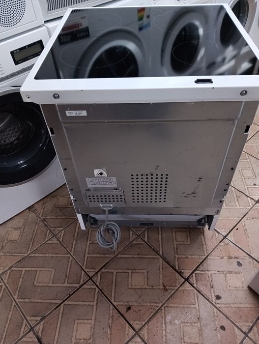 Свободно стояща печка с керамичен плот Voss Electrolux 2 год.Гаранция!