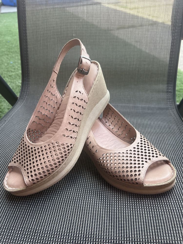 Sandale din piele foarte moale