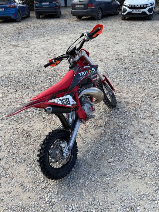 GasGas MC50 model 2024, achizitionat in iunie 2025, 35 ore de