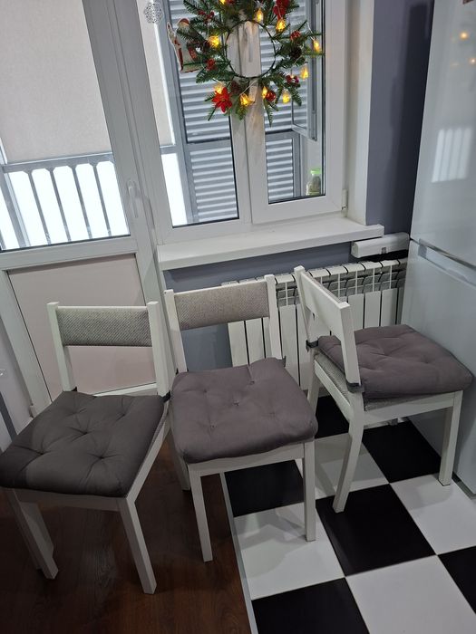 Стулья   в.количестве   трех