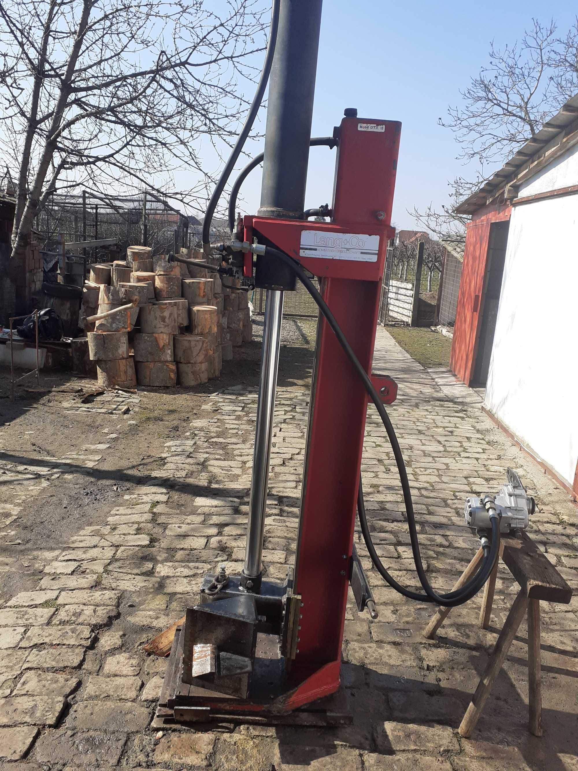 Crapator lemne pentru tractor