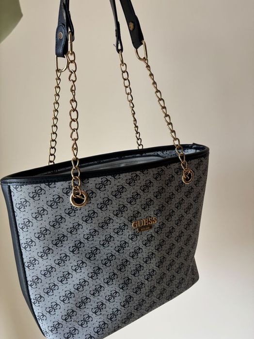 Чанта на Guess! Много запазена!