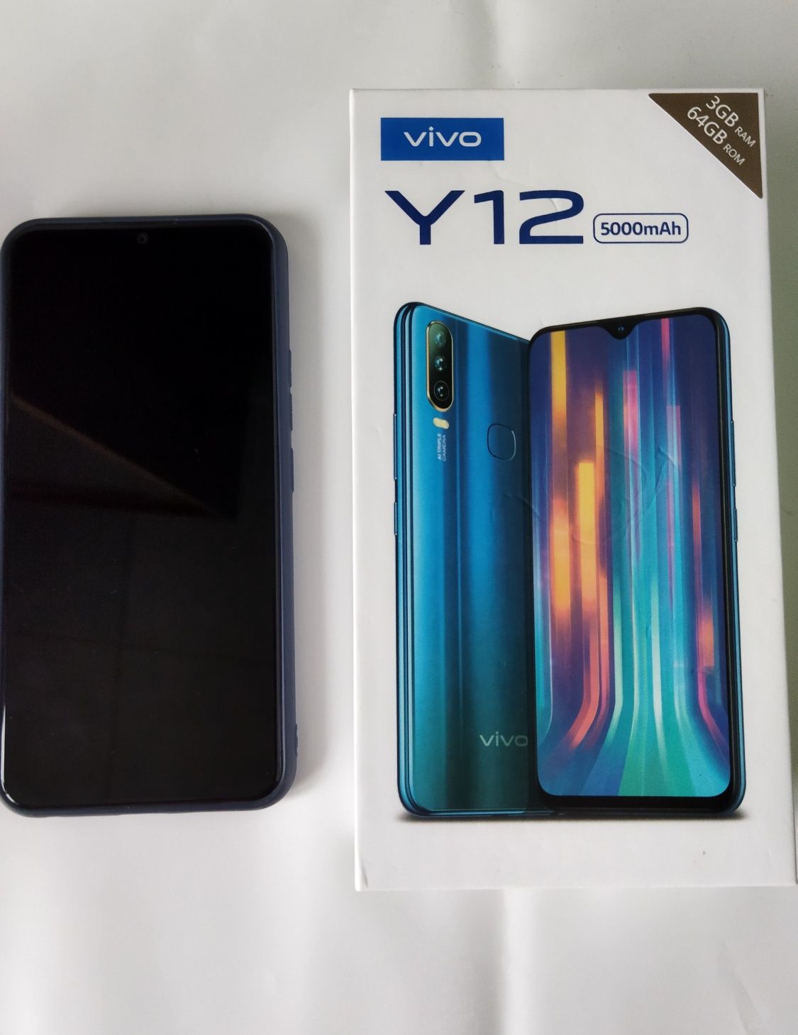 Продам сотовый телефон VIVO Y12