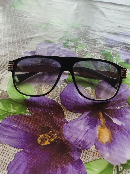 Ochelari Gucci originali – Model vintage cu detalii aurii