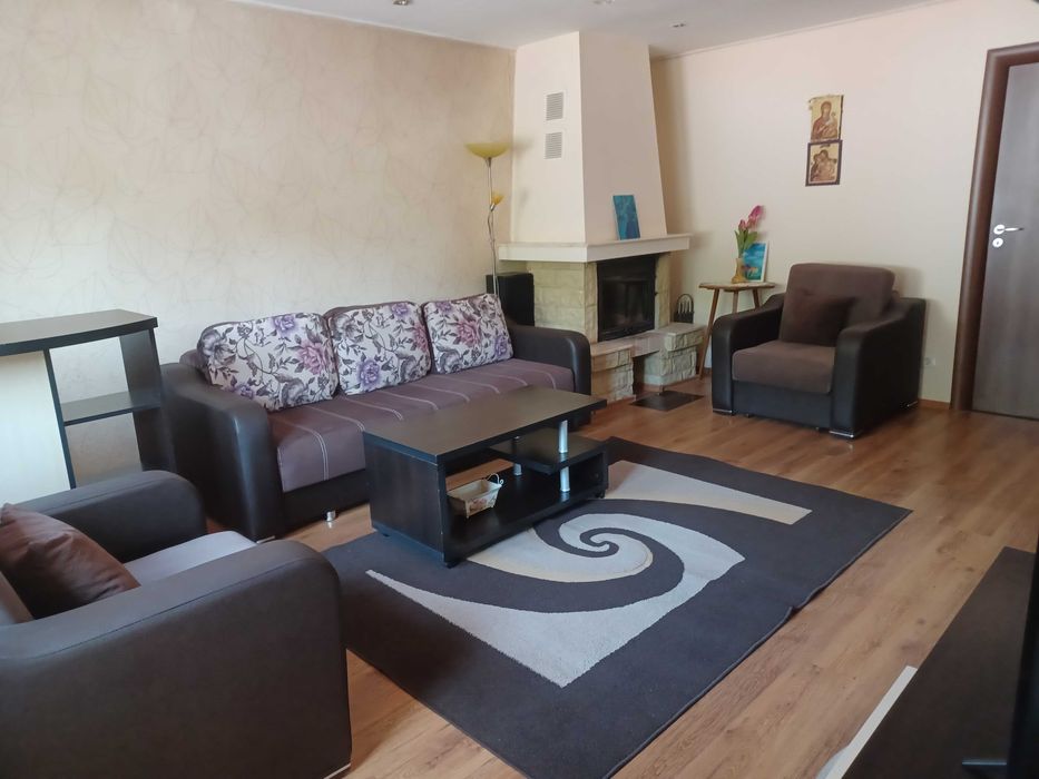 De vanzare vila S+P+1 ( 2 apartamente  tip duplex) 7camere, 2 băi.