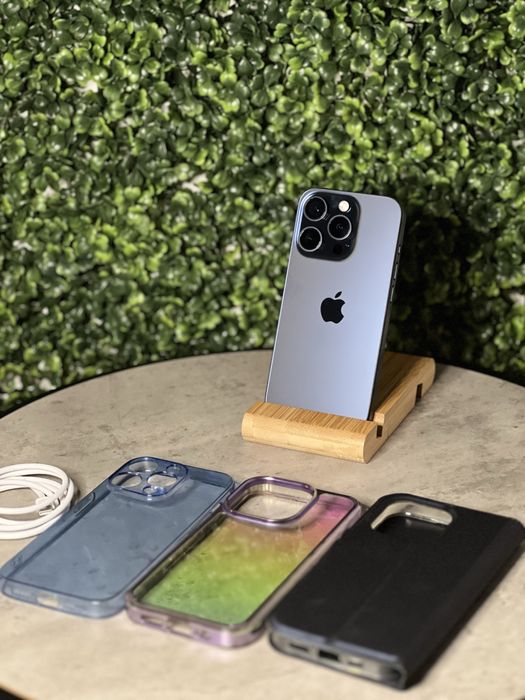 iPhone 15 Pro Natural Titanium 98% baterie ca nou + huse cadou / cablu