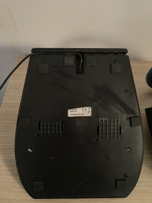 Volan Thrustmaster T150 în stare excelentă compatibil cu PC/PS4/PS3