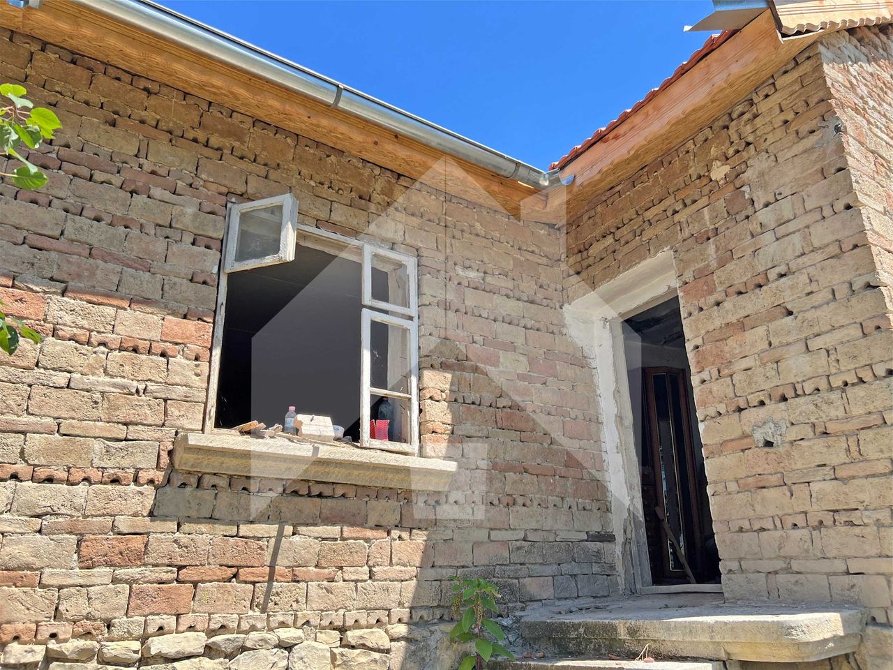 Продава се Къща в Нови пазар - 94 кв.м за 120 €/кв.м - Снимка #2