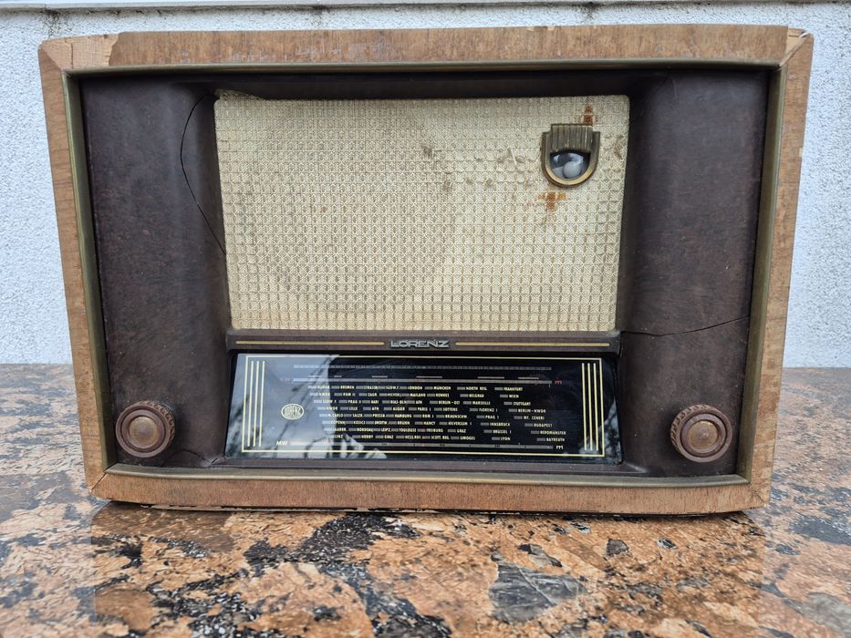 Vand Radio cu lampi marca Lorenz made in Germany 

- video ca