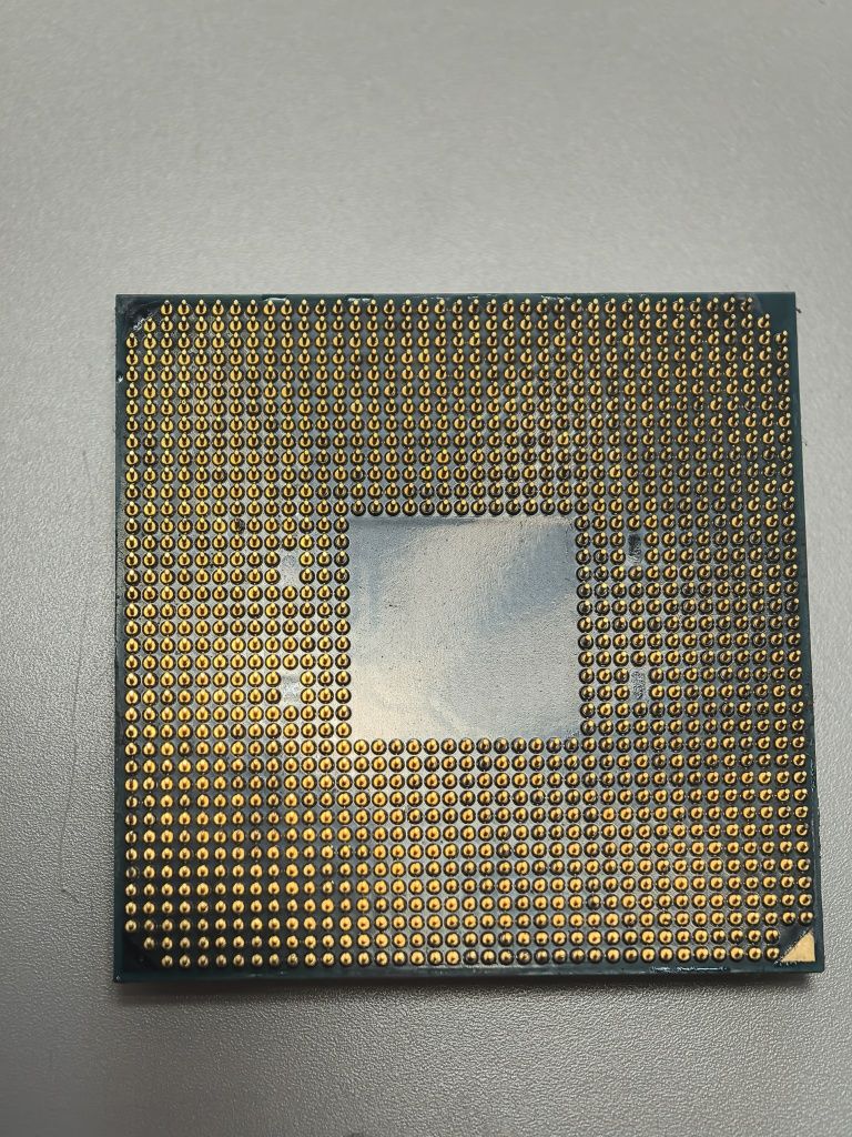 Procesor AMD  Ryzen 7 1700, 8 nuclee 16 thread-uri boost 3.7ghz
