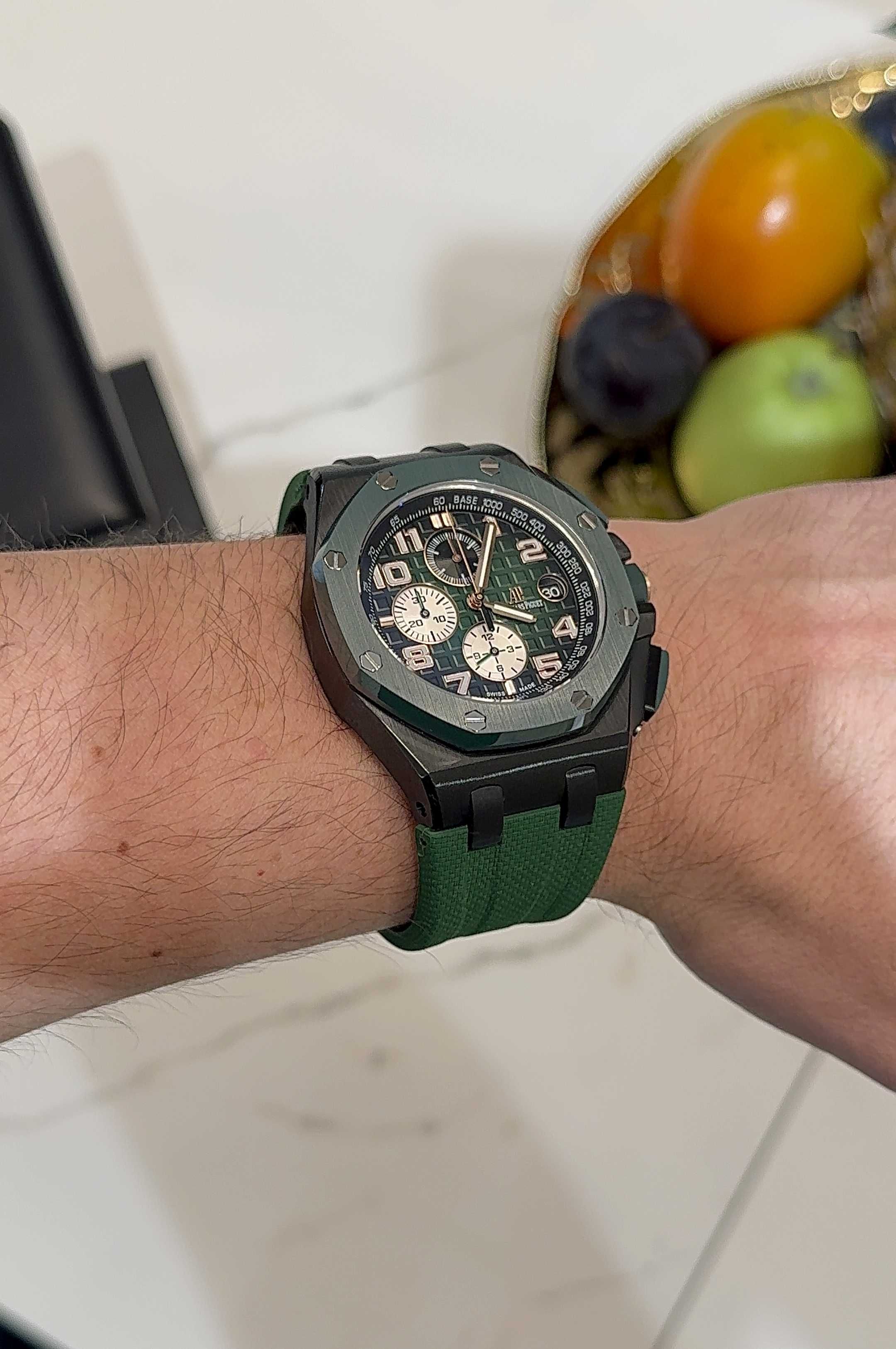 Мъжки Часовници черно-зелено 44mm