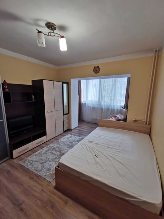 Închiriez garsoniera