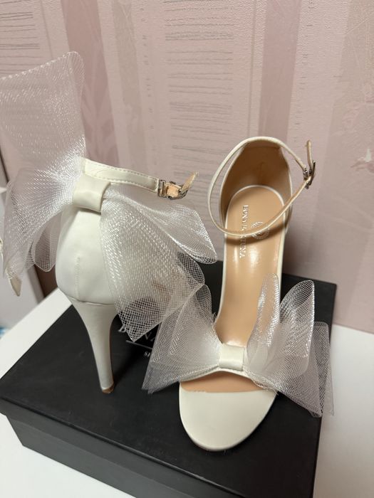 Туфли каблук белые