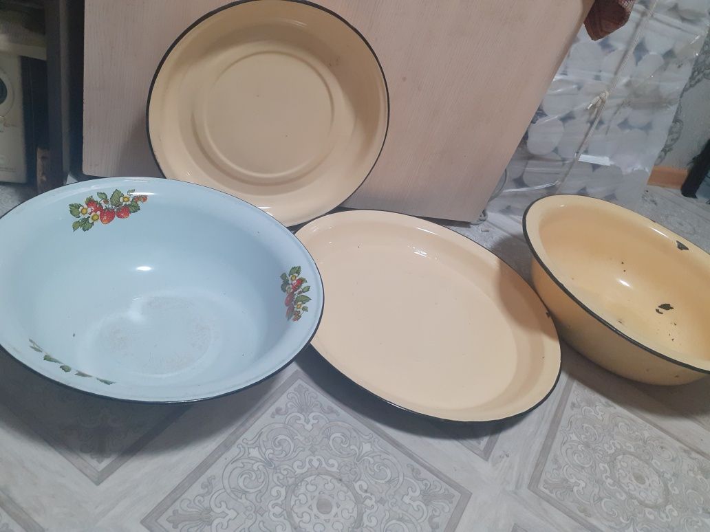 Продам 2 тегеш 2 ет табак советские посуды
