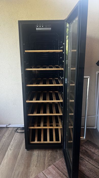 Racitor de vinuri Candy CWC 200 EELW, 146 cm