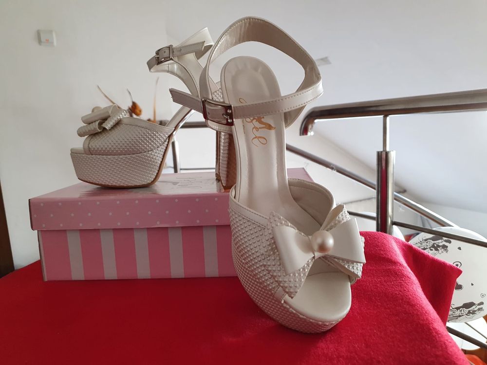 Sandale mireasa alb cu perla toc si platforma 12 cm