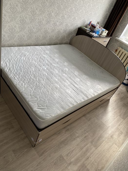 Продам кровать 180*200 в хорошем состоянии