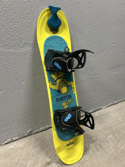 Vand placa snowboard copii + legaturi si boots. Burton