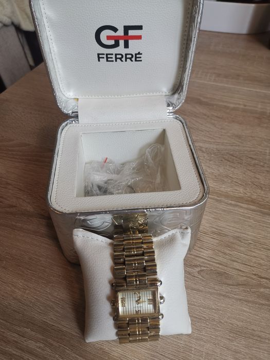 Дамски часовник оригинален GF Ferre