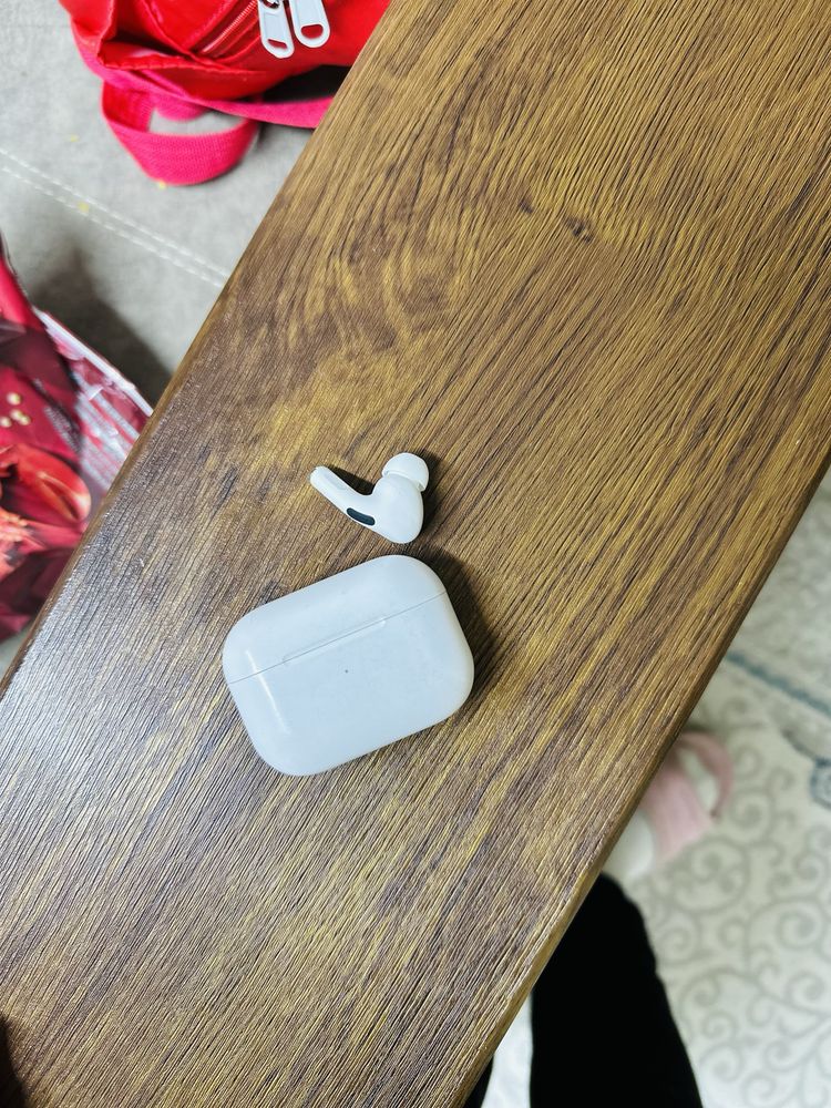 наушники Airpods 4