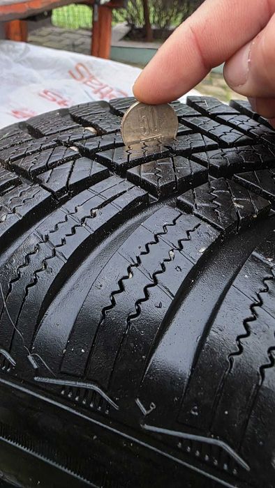 Vand 4 anvelope de iarna Hankook  215/60/R16 dot 2023