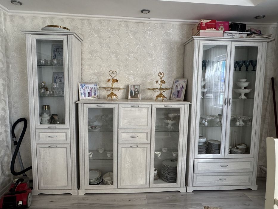 Продам сервант для гостиной