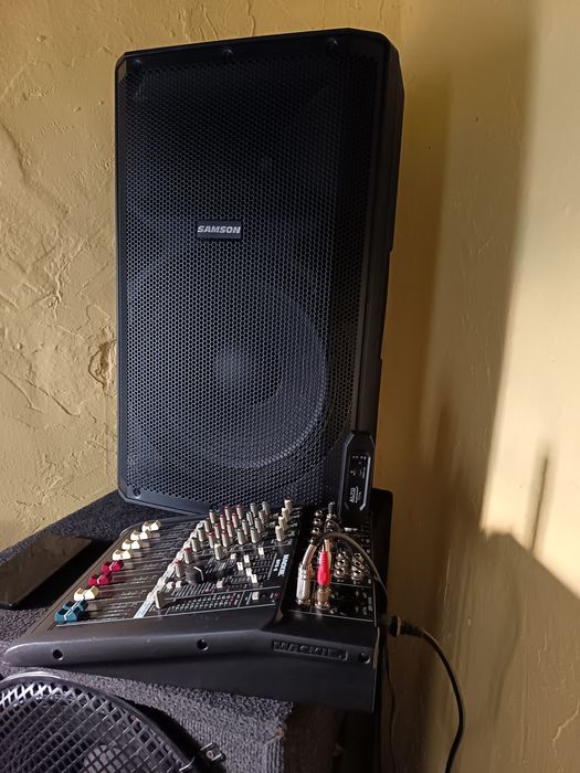 Boxa activa și mixer .